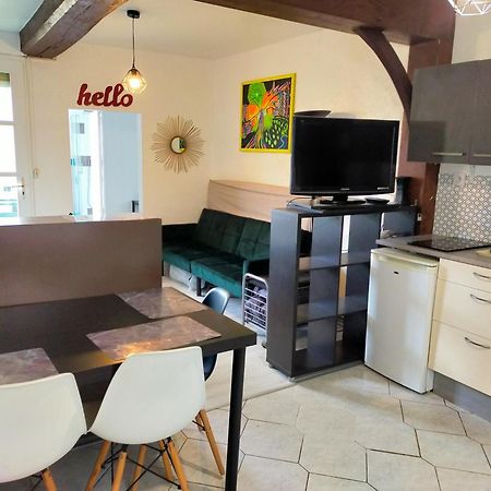Studio En Rdc Avec Balcon Centre Vitre Экстерьер фото