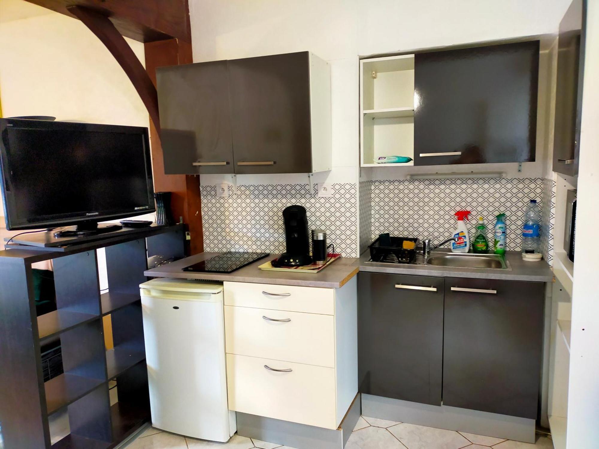Studio En Rdc Avec Balcon Centre Vitre Экстерьер фото
