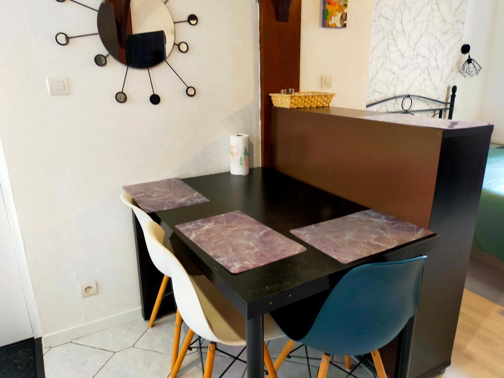 Studio En Rdc Avec Balcon Centre Vitre Экстерьер фото